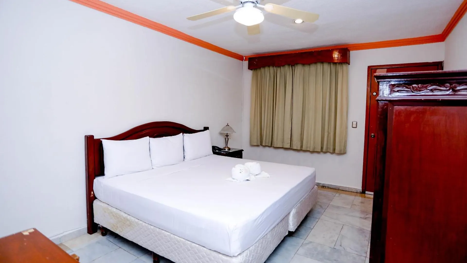 Hotel Avenida Канкун